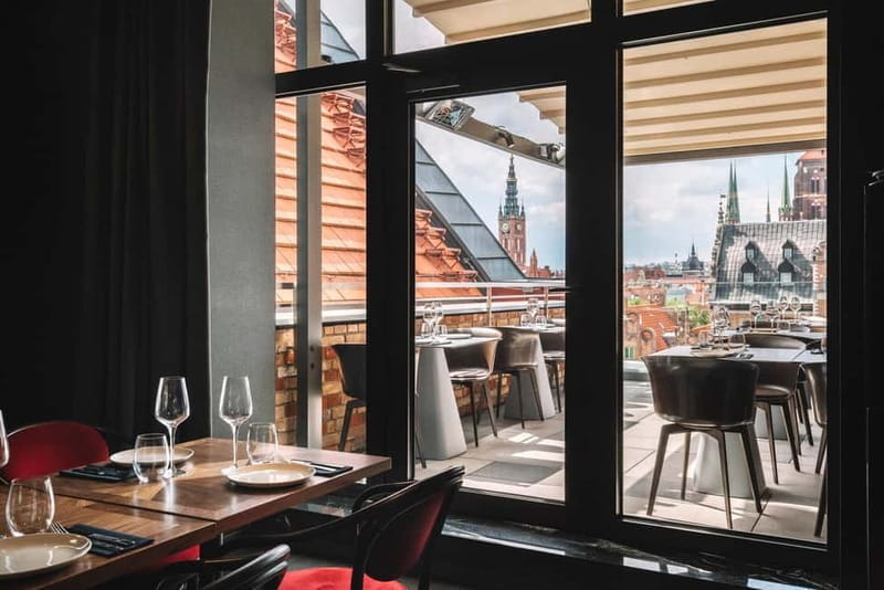 Dinner with a View  7th Floor, Gdask Old Town - Dining Experience: Asian Flavors in the Heart of Gdansk
