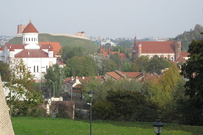 Discover the main sights and hidden gems in Vilnius Old Town - Discovering Uupis: Vilnius’ Artistic Quirky District