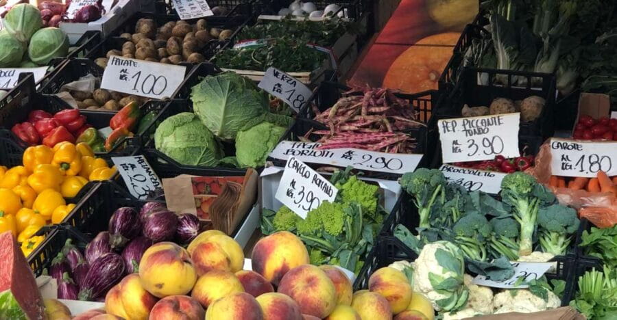 Discover the old market and make fresh pasta - Price and Logistics