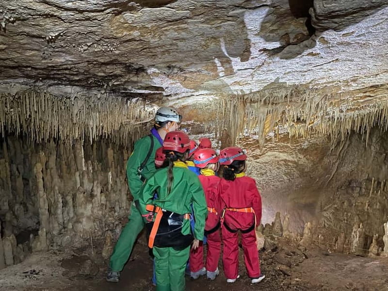 Discovery caving - Grotte Arva Claire - The Cave Environment: A Consistent Climate and Stunning Formations