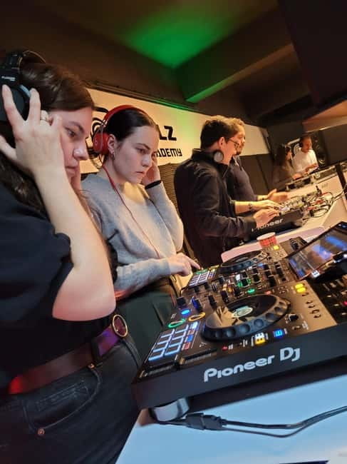 DJ for a Day: Learn to Mix Like a Pro in Berlin - What to Expect During Your 1.5-Hour Session