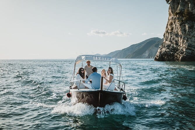 Dolce vita in Gulf of poets - Exploring the Highlights of the Gulf of Poets Boat Tour