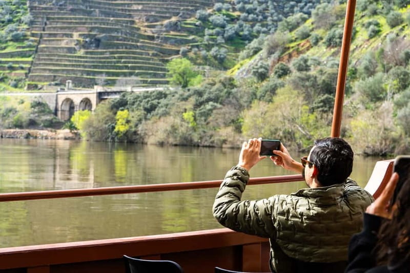 DOURO PREMIUM - The Douro River: A peaceful waterway with stories to tell