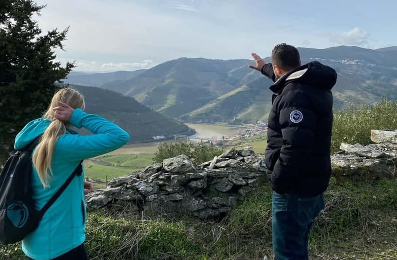 Douro valley: 10 km hike in the Valley - Pinhão Village and Optional Boat Tour