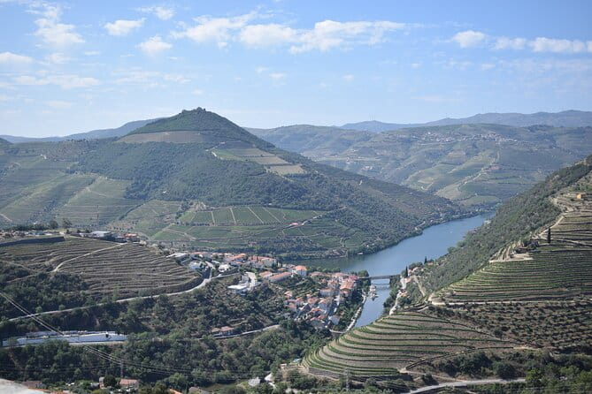 Douro Valley Tour with Train and Vinho Verde - A Tasty Stop in Sabrosa