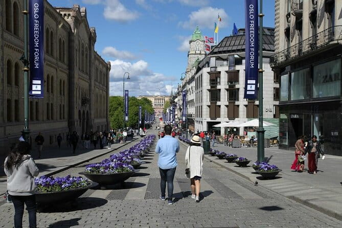 Downtown Oslo: Self-Guided Highlights and History Audio Tour - Exploring Oslo’s Royal Heritage at the Palace Grounds
