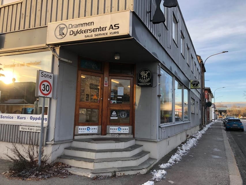 Drammen: Scuba Diving Equipment Rental - Price and Logistics: Analyzing the Cost