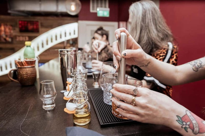 Dublin: Irish Whiskey Museum Whiskey Cocktail Masterclass - The Mixology Experience: Shake, Stir, and Sip