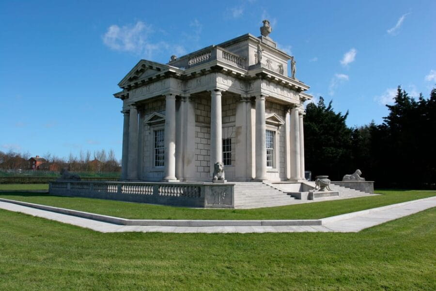 DUBLIN: Malahide castle and Howth MULTILINGUAL full day tour - Who This Tour Is Perfect For