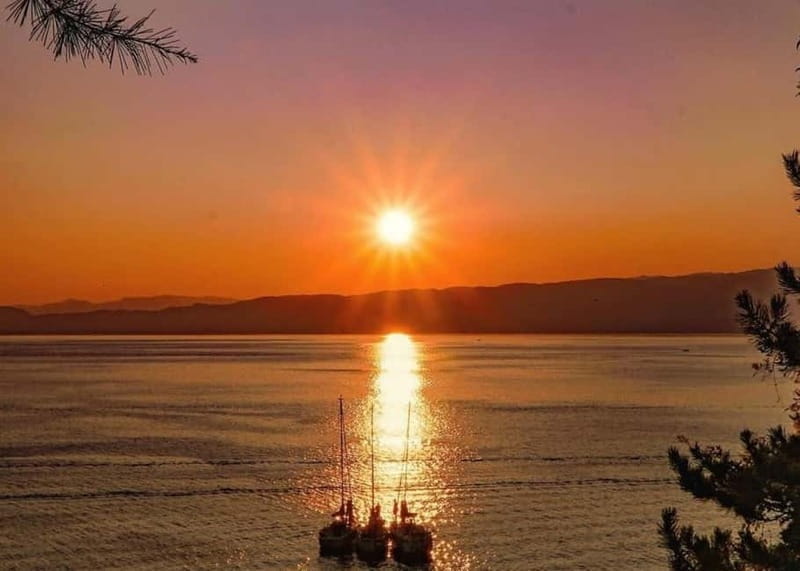 Dubrovnik : Romantic Sunset with a bottle of wine on a yacht - Price and Logistics: Is it worth it?