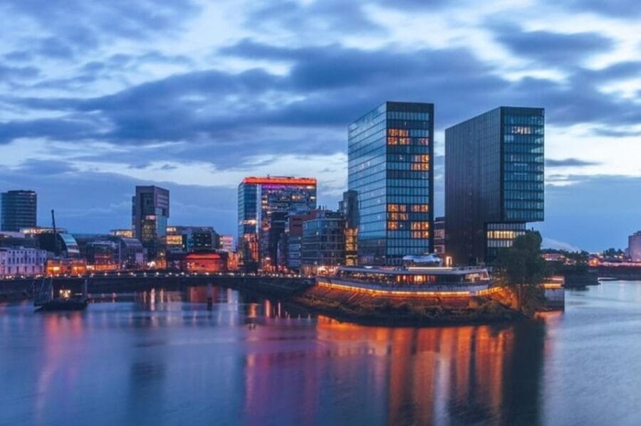 Dusseldorf : Highlights Walking tour with A Guide - Walking Through the Altstadt: The Heart of Dusseldorf’s Charm