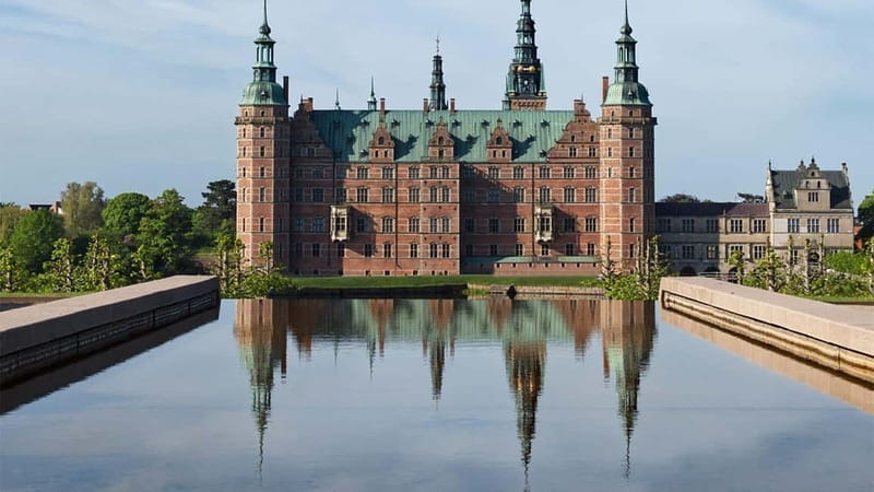 Easy Pace Tour of Kronborg Castle and Frederiksborg Palace - A Deep Dive into the Experience