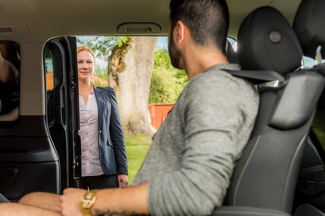 Economy Transfer from Stockholm City To Arlanda Airport - Comfort, Convenience, and Connection