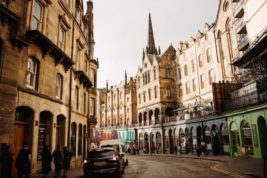 Edinburgh Castle: VIP Early Access & Royal Mile & Holyrood - The Royal Mile: Walking Through Edinburgh’s Historic Heart