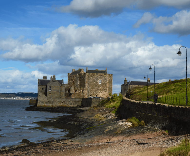 Edinburgh: Outlander, Palaces Jacobites Private Luxury Tour - Exploring Culross: Cranesmuir Village in Real Life