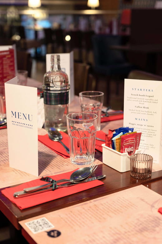 Edinburgh: Scottish Dinner and Folk Music Experience - Whisky and Shortbread: A Perfect Finish