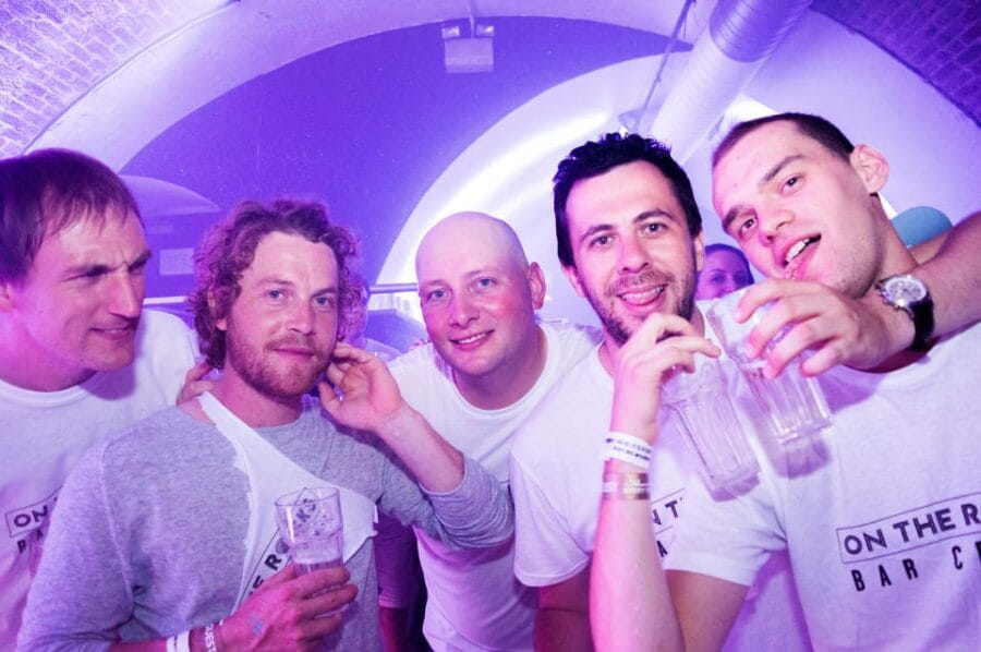 Edinburgh's Best Bar Crawl: Free Shots, Discounts, Photos - Exploring Edinburgh’s Old Town Through a Night of Cheers