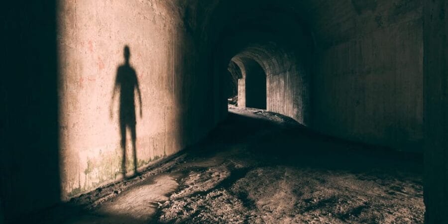 Edinburgh's Haunted Heart: Ghouls, Graves and Ghostly Tales - Entering Edinburgh’s Haunted World: An Excursion into the City’s Shadows