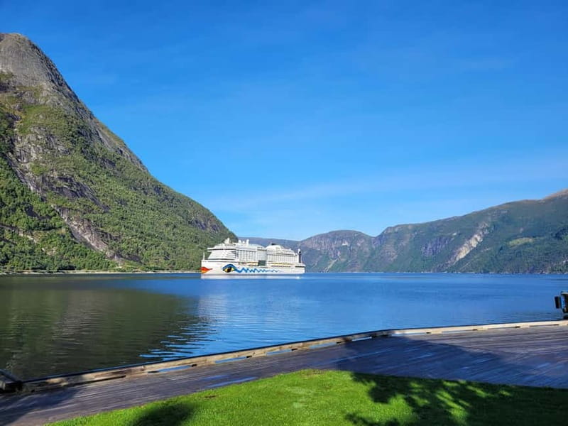 Eidfjord: Vøringsfossen Waterfalls Round-Trip Shuttle - What to Expect at Vøringsfossen