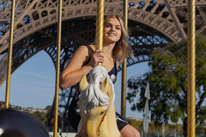 Eiffel Tower Walking Photo Tour with Pro photographer - for solo travellers - What Makes This Tour Stand Out