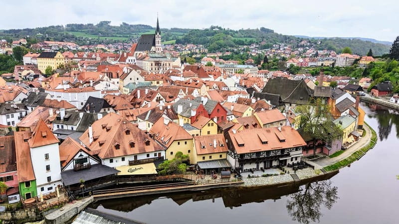 eský Krumlov: Private Day Trip from Prague with Local Guide - The Journey from Prague: Comfort and Convenience
