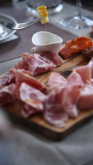 Exclusive Wine Lesson and Tasting near Montepulciano - Inside a True Tuscan Family Winery: What to Expect