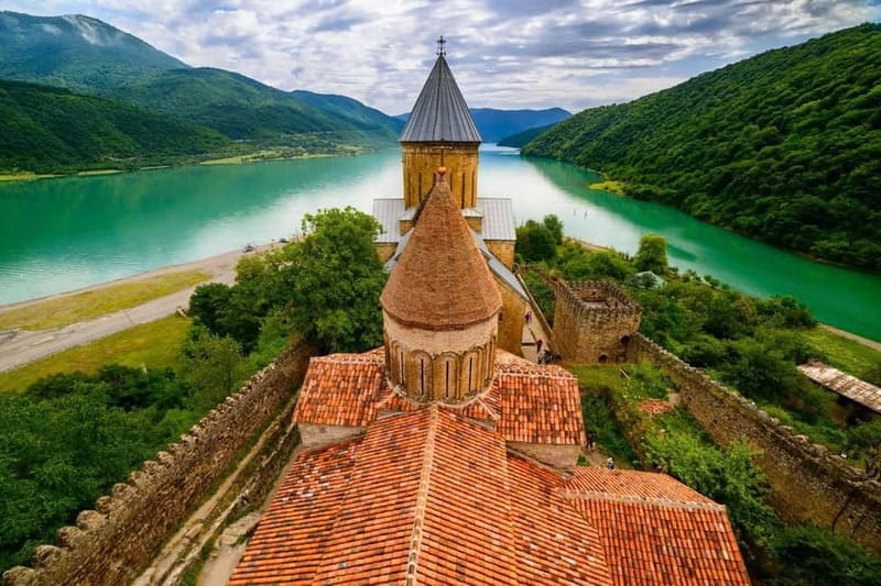 Explore Ananuri, Gudauri, & Kazbegi Guided Day Tour - Who this tour suits best