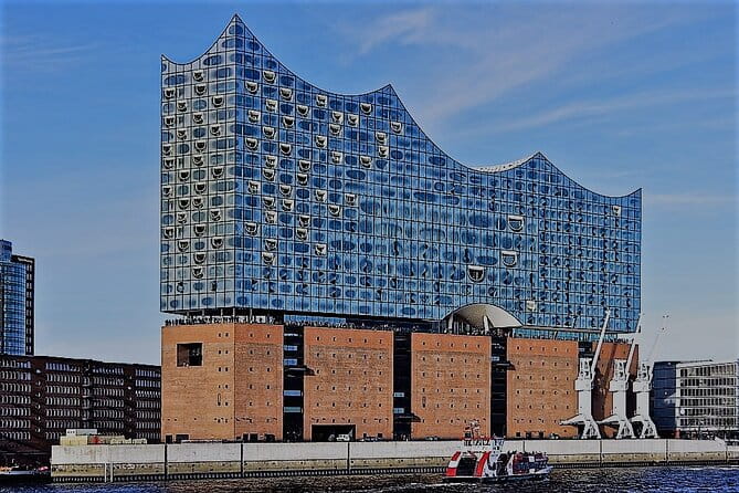 Explore Hamburg's Elbphilharmonie in a playful way - modern and individual - FAQ