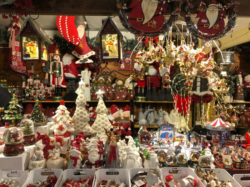 Exploring Florence During Christmas Period - Walking Tour - Strolling Through Florence’s Iconic Piazza del Duomo