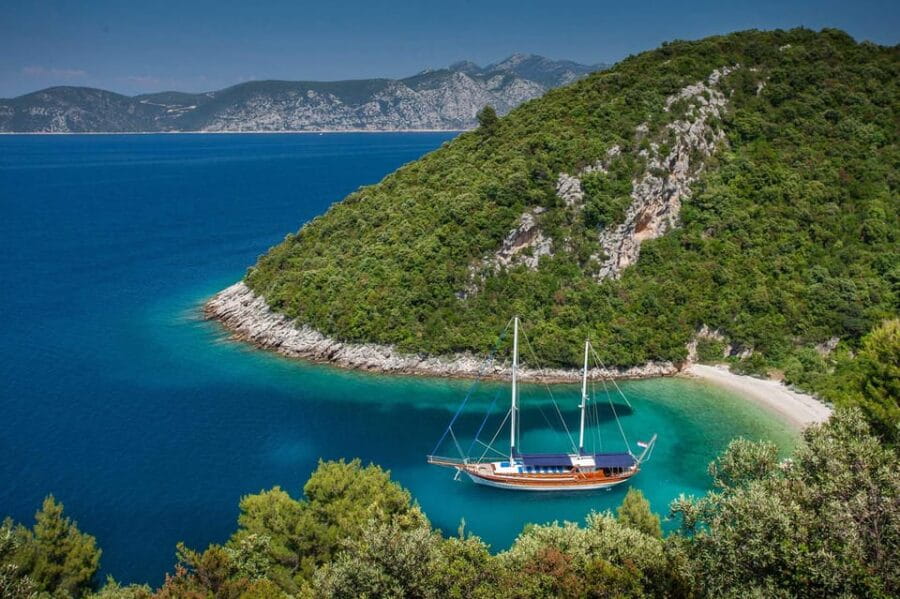 Fethiye: 12 Islands Boat Tour with Lunch and Hotel Pickup - The Lunch: Genuine Turkish Flavors at Sea