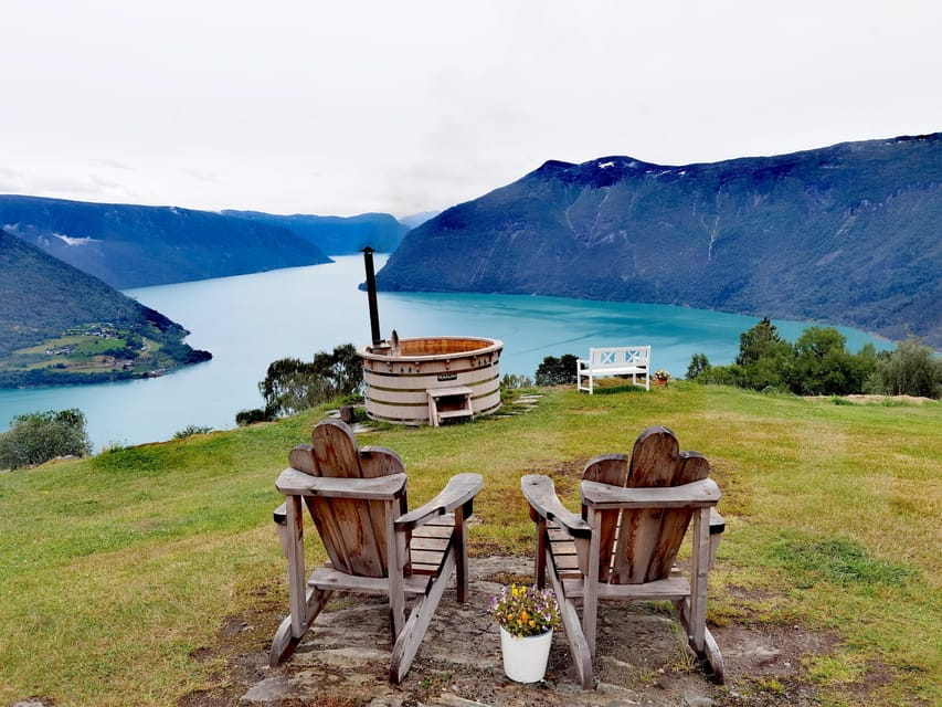 Flåm Flexible Tour with Stegastein, cruise and train include - Stalheim and the Scenic Road