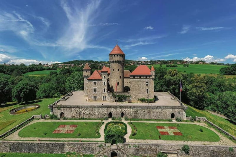 French Alps Day Tour from Geneva to Annecy and Hidden Gems - Exploring Château de Montrottier: Medieval Majesty