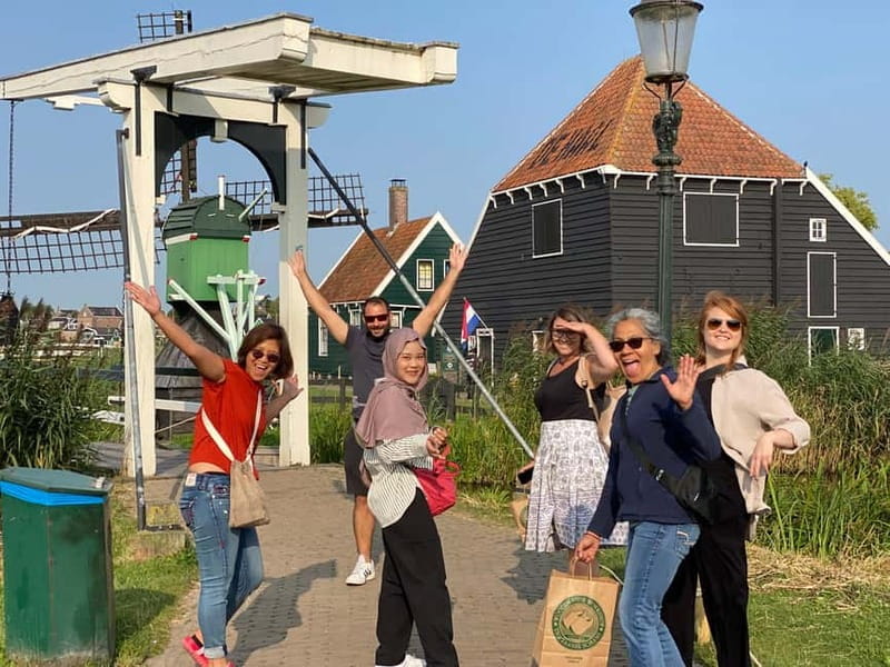 From Amsterdam: Keukenhof Tulips, Windmills & Volendam - The Scenic Drive & Keukenhof Gardens