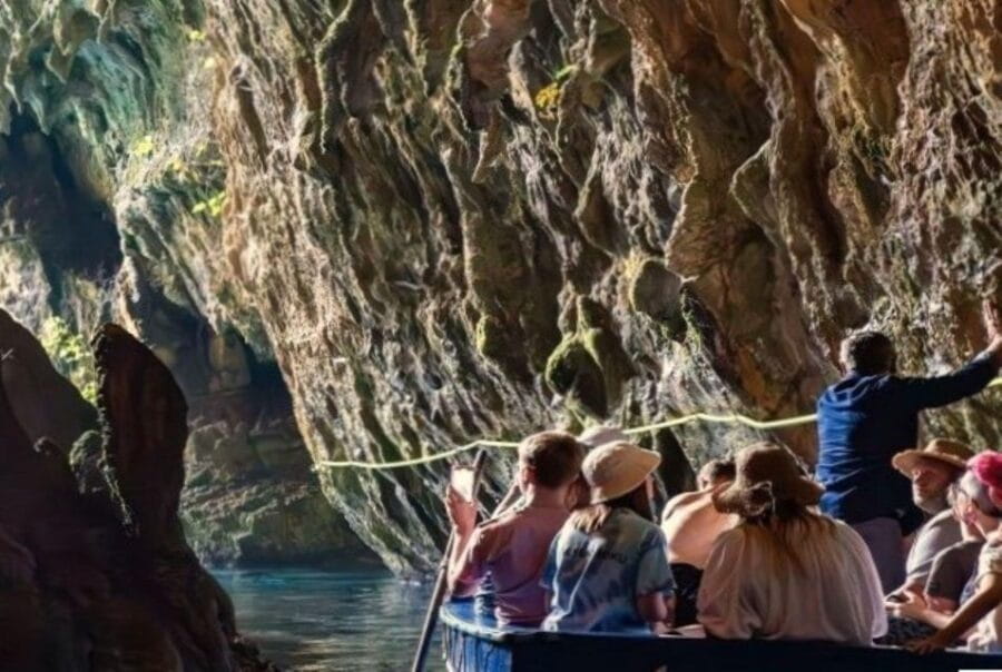 From Argostoli: Melissani Lake and Myrtos Beach Guided Tour - FAQ