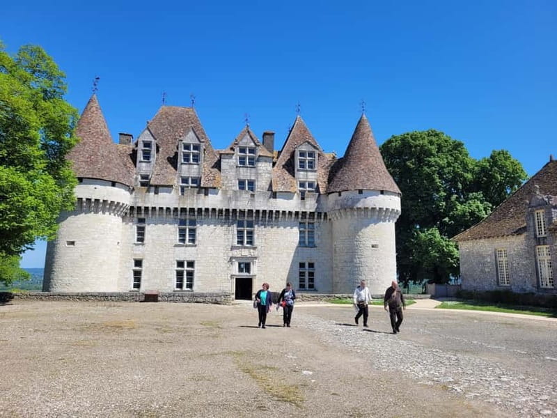 From Bordeaux: Private tour Monbazillac (Castle, Wine & Food in Dordogne) - A Traditional Southwest French Lunch at a Country Inn