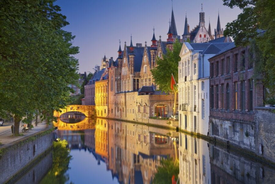 From Brussels: Bruges Day Trip with Boat Tour Option (ES) - The Itinerary: Stopping at the Heart of Bruges