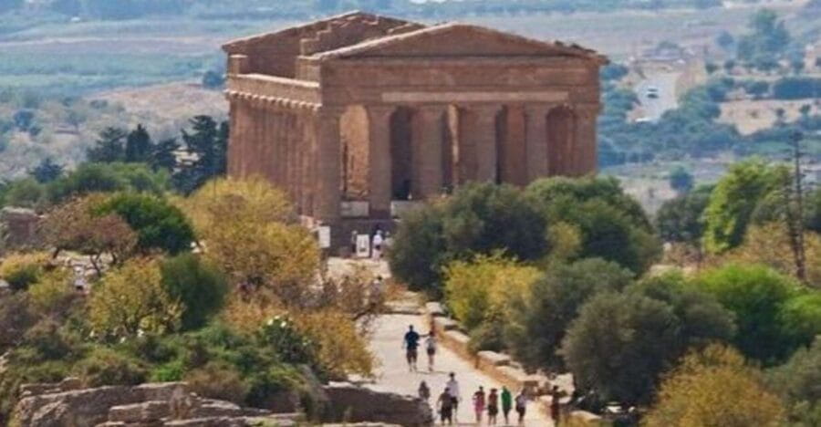 From Catania or Taormina: Agrigento and Piazza Armerina Tour - Agrigento and the Valley of the Temples: Walking Among Giants
