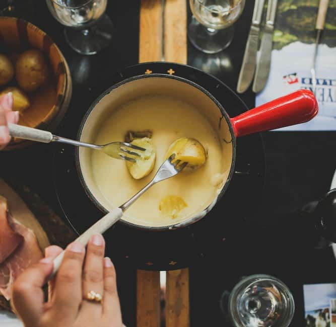 From Geneva: Make Your Own Swiss Fondue - Tasting Swiss Specialties in a Relaxed Setting