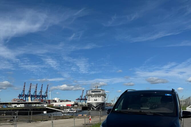 From Kiel: private Hamburg 6hour-Tour with a former Policeman - Deep Dive into the Itinerary