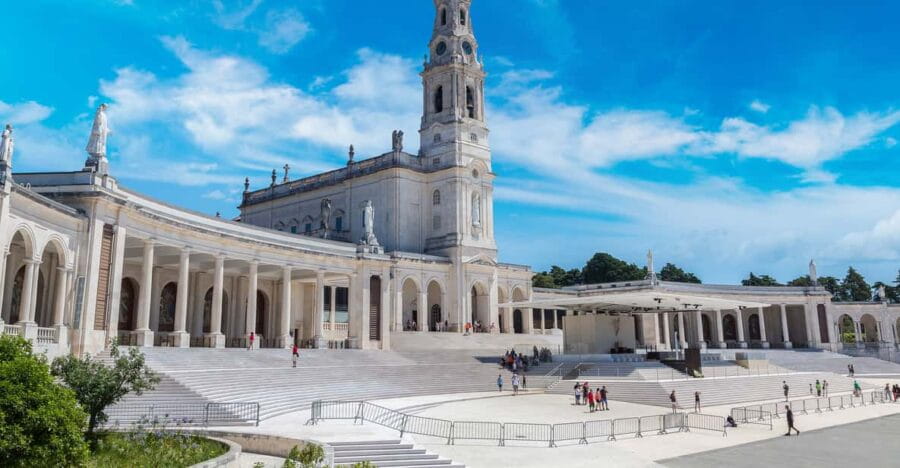 From Lisbon: Fátima, Nazaré, Óbidos Private Tour premium car - Fátima: Sacred Shrine and Cultural Significance