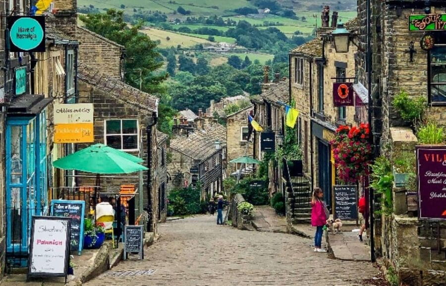From Manchester: Dales and Brontë Country Small Group Tour - Breathtaking Landscapes of the Yorkshire Dales