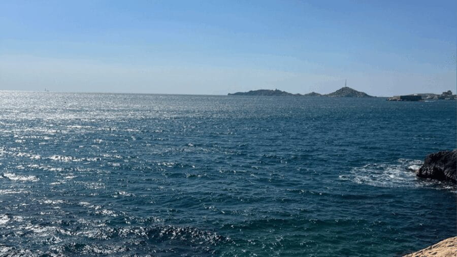 From Marseille to Cassis: a journey to the heart of the calanques and traditions. - Le Grand Scenic Pause at Cap Canaille