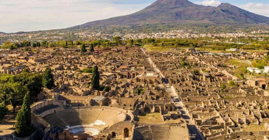From Naples: Guided Pompei & Mount Vesuvius with Pizza Lunch - Savoring a Neapolitan Pizza: Quick but Satisfying