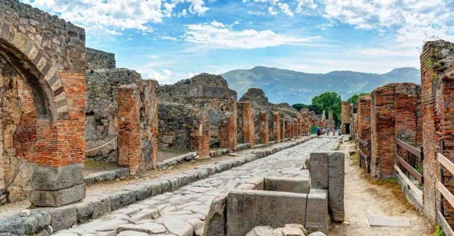 From Naples: Pompeii & Amalfi Coast Full-Day Trip - Entering Pompeii: An Immersive Step into Ancient Life