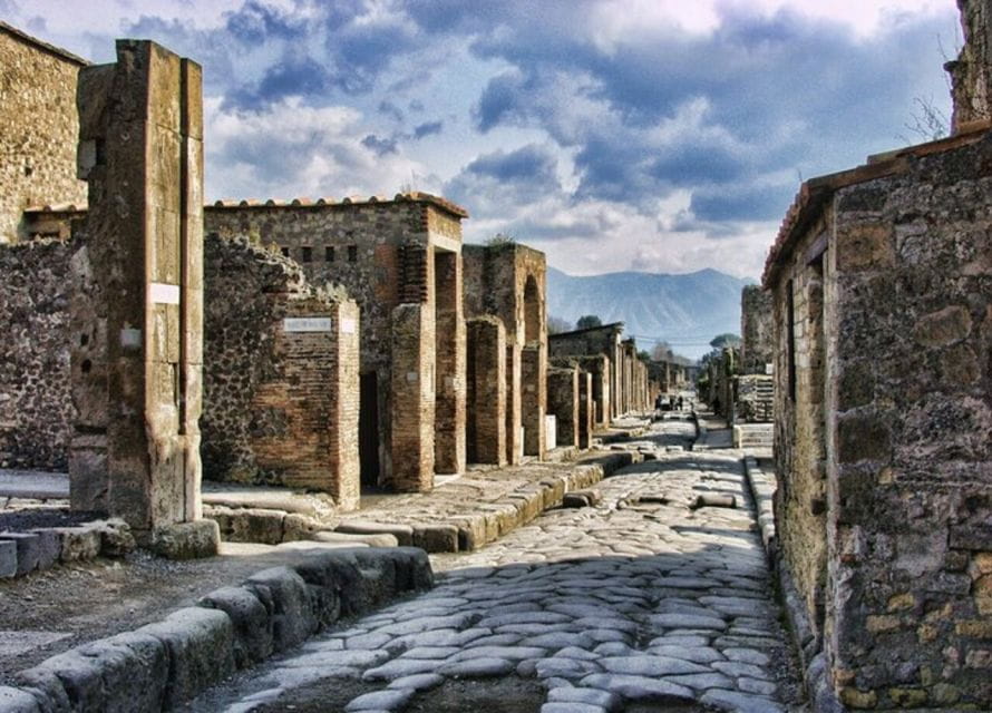 From Naples: Pompeii and Herculaneum VIP Tour with Lunch - Discovering Herculaneum: A Better-Preserved Ancient Town