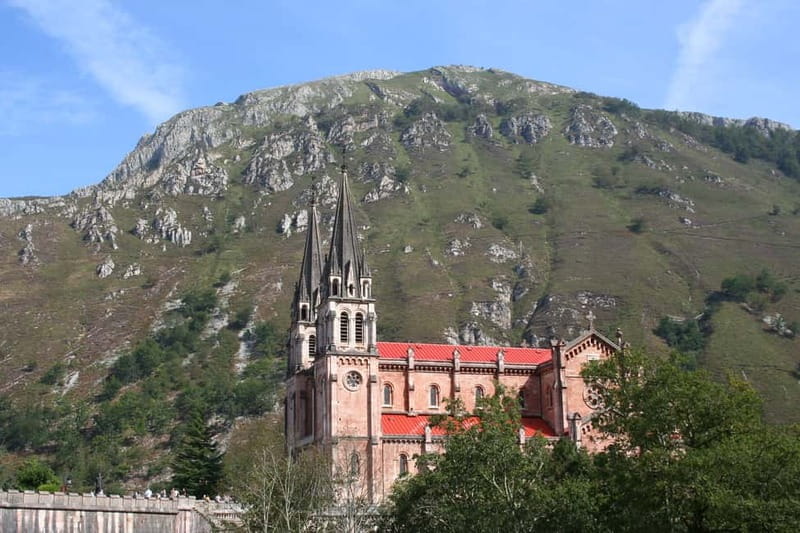 From Oviedo: Covadonga Lakes Day Tour with Guided - Entering the Majestic Covadonga Landscape