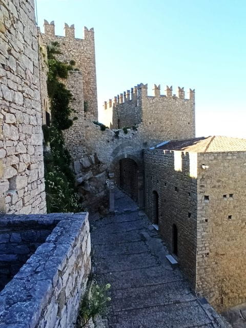 From Palermo: Medieval castle tour of Caccamo and Cefalù. - Who Should Consider This Tour?