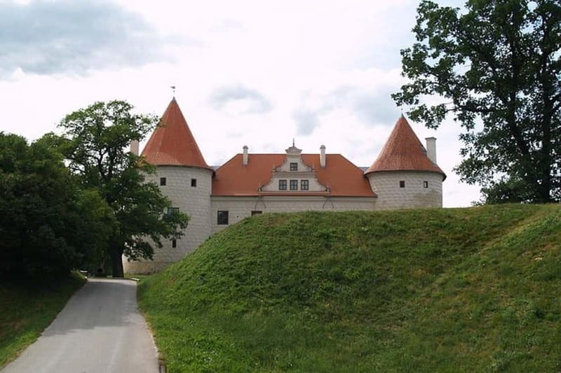 From Riga: Trip to Hill of Crosses, Rundale Palace & Bauska - Logistics, Value, and Practical Tips