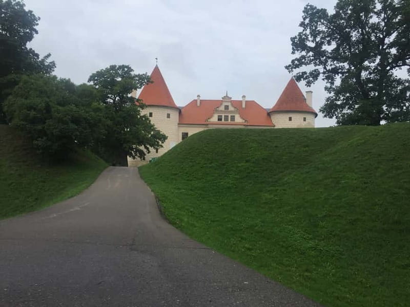 From Riga: Vilnius One-Way Tour with Sightseeing Stops - An In-Depth Look at the Route and Stops