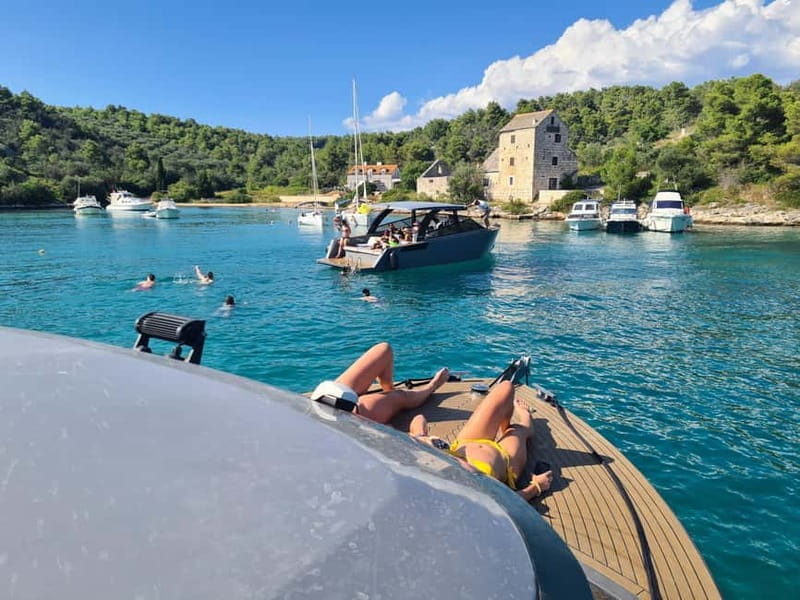 From Split: Blue Cave, Hvar, and 5 Islands Speedboat Tour - Visiting Stiniva Bay: Croatia’s Most Famous Cove